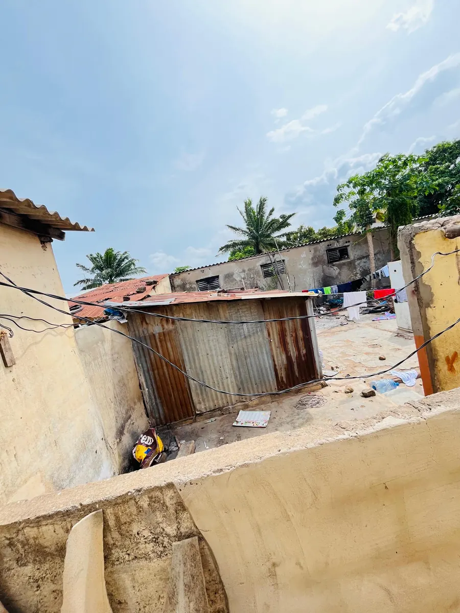 Terrain 1220 m² en vente à Tokoin Trésor – 250 millions FCFA