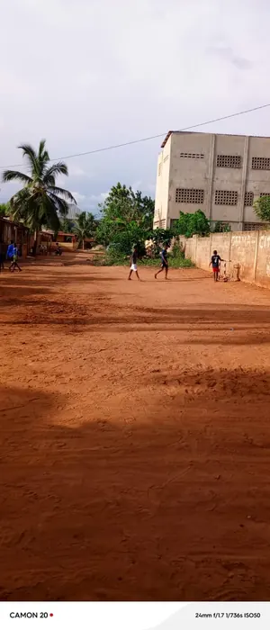Vente de terrain à Adidogomé Sagbado, 1 lot à déduire sur 2 lots, clôturé – 30 millions FCFA