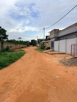 Terrain demi-lot rectangulaire en vente à Légbassito derrière les sœurs – 14 millions FCFA — photo 5