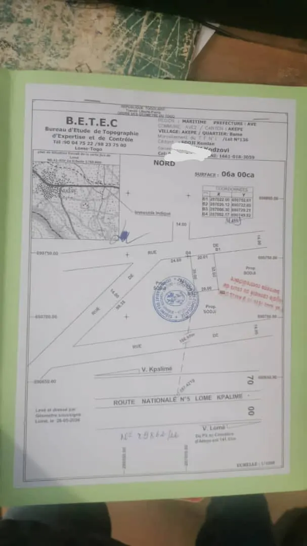 Terrain demi-lot en vente proche du goudron à Zanguera Akepedo – 3,5 millions FCFA