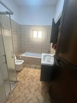 Vente d'une villa à Ségbé Akato Démé, récente, sur 300 m², avec dépendance, jardin et garage 4 voitures – 65 millions FCFA négociable — photo 12