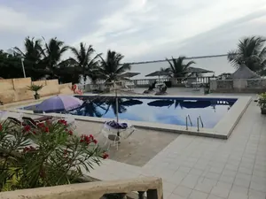 Vente d'un hôtel à Togoville, Ekpui, 12 pièces, 6 000 m² avec piscine et jardin – 480 millions FCFA — photo 8