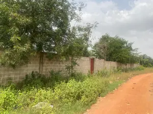 3 lots de terrain en vente à Akato Viepe – 18 millions FCFA le lot