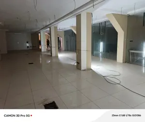 Hôtel 23 chambres 1200 m² en vente en angle de rue à Apessito – 210 millions FCFA