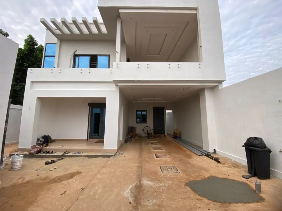 Location d'une villa à Entrepris de Union, 7 chambres, semi-meublée – à partir de 1 200 000 FCFA