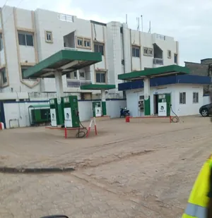 Station de service en vente à Védoko, bord du goudron de Casse Auto – 350 millions FCFA