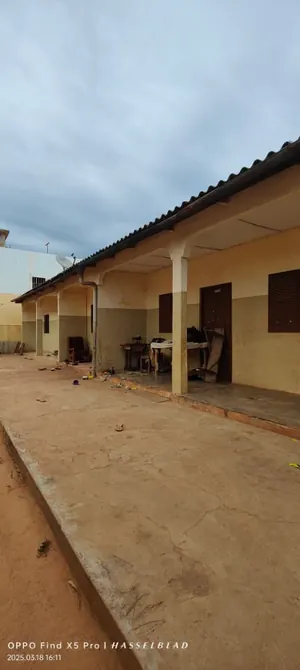 Vente d'une maison à Agoè Assiyeyé, 5 pièces sur 1 lot (599 m²), à 400 m du goudron – 45 millions FCFA — photo 5