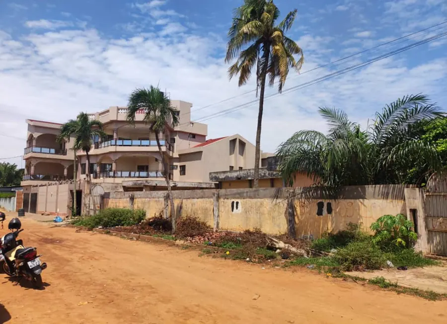 Terrain 1429 m² en vente à Avenou – 150 millions FCFA