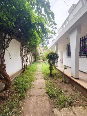 Vente d'une villa à Agoè Cacaveli, meublée avec piscine, 6 chambres sur 2 lots et demi – 350 millions FCFA — photo 13