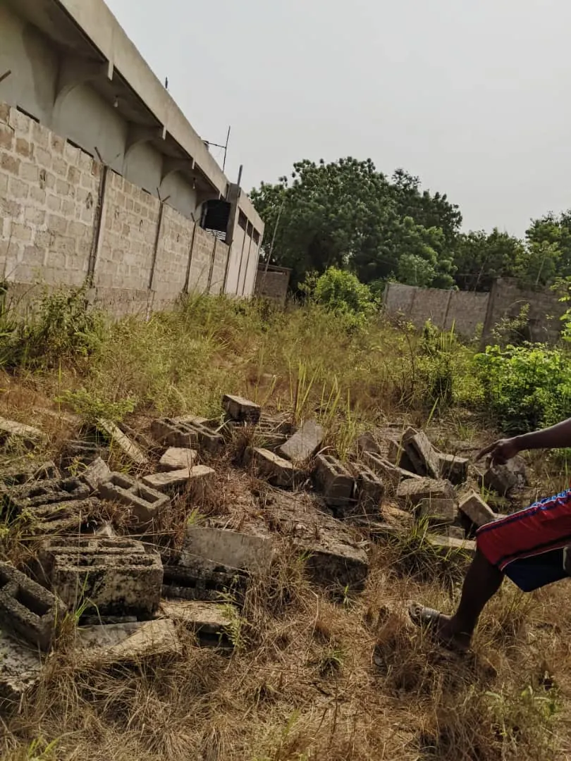 Terrain en vente à Akato, face rue de 16 – 12,5 millions FCFA