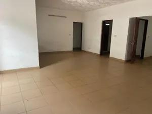 Vente de villas jumelles à Ablogamé, 4 chambres chacune, angle de rue, avec jardin et garage – 250 millions FCFA à débattre — photo 7