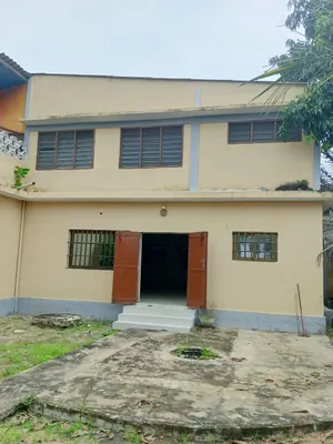 Vente d'une villa à Agbalepedo, 6 chambres, R+1 sur demi-lot, titre foncier – 125 millions FCFA — photo 1