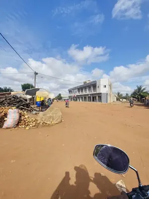 Vente d'un terrain à Agoè Logopé Carrefour Bar Épervier, demi-lot 300 m², clôturé – 15 000 000 FCFA — photo 3