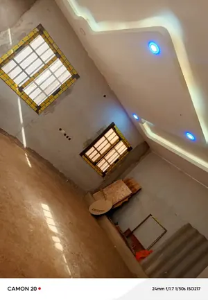 Vente d'une villa duplex à Sogbossito Supermarché Dauphine, 8 chambres, demi-lot, à 250m du goudron – 70 millions FCFA — photo 5
