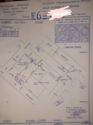 Terrain 820 m² clôturé avec pièces habitables en vente à Adidogomé IPG – 47 millions FCFA