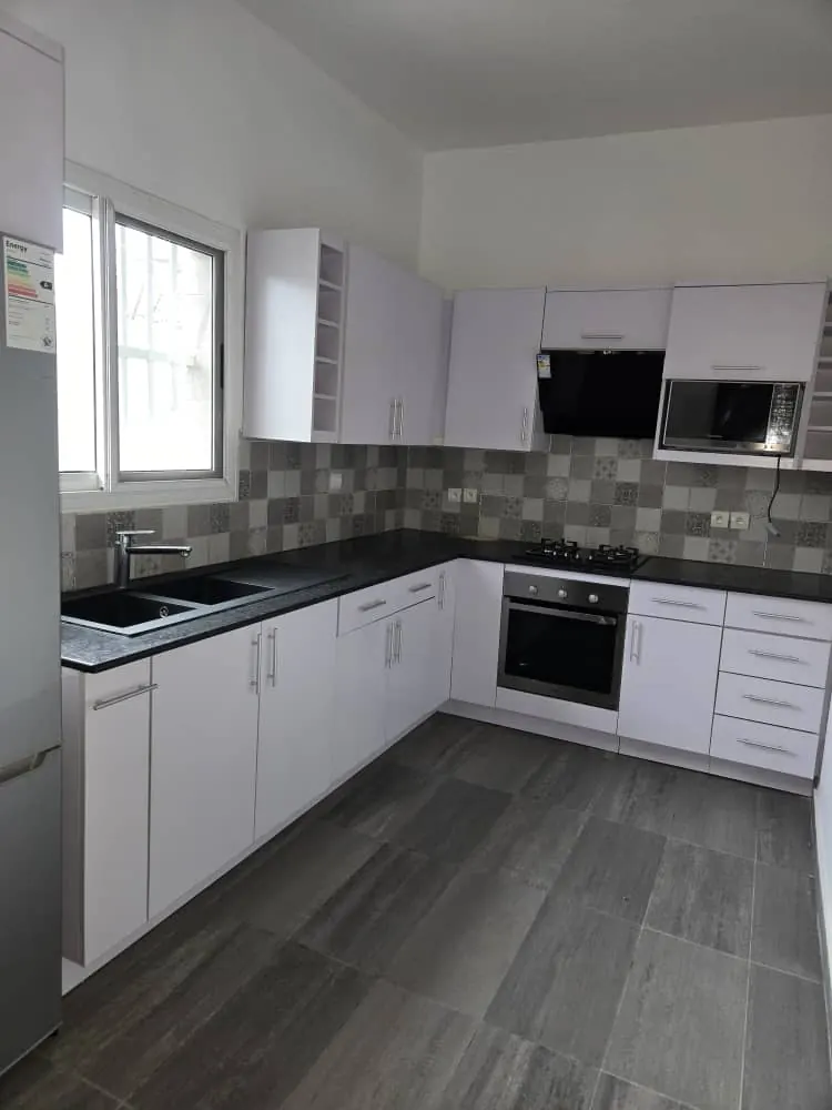 Villa duplex 5 chambres à louer à Baguida Akerebouro à 50m du goudron – 700 000 FCFA/mois