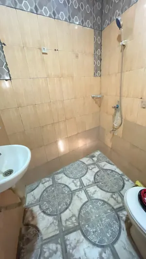 Location d'un appartement à Amadahomé Foyer des Jeunes, 2 pièces, rez-de-chaussée, cour unique – 90 000 FCFA/mois — photo 4