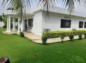 Villa 10 pièces sur 1920 m² avec piscine et garage à vendre à La Caisse – 1 milliard FCFA — photo 4