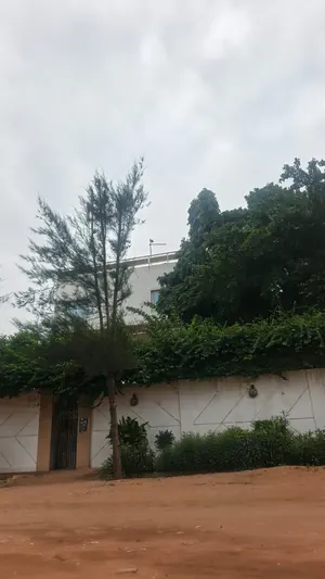 Villa duplex R+2 de 9 chambres en vente à Attikoumé Attikpa à 300 m du goudron – 150 millions FCFA — photo 5