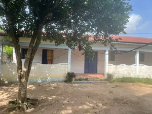 Villa 2 chambres en vente à Tovegan, proche du goudron Lomé-Kpalimé – 9 millions FCFA à débattre