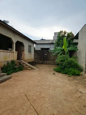 Demi-lot bâti 2 chambres en vente à 150m du goudron à Légbassito Avinato – 15 millions FCFA — photo 2