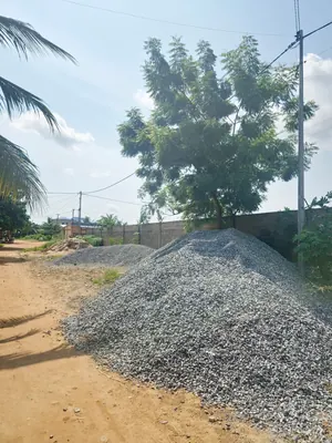 Vente d'un terrain à Légbassito Madjikpeto, 1 lot, 600 m², angle de rue, titre foncier personnel – 25 millions FCFA à revoir — photo 3