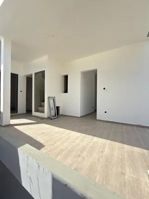 Vente d'une villa à Djidjolé, duplex avec piscine, 4 chambres, nouvelle construction – 65 millions FCFA — photo 4