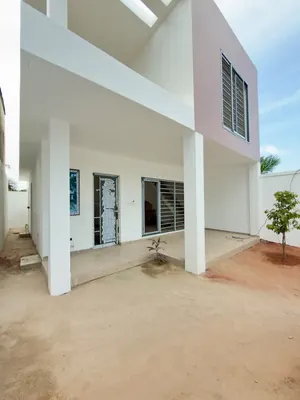 Vente d'une villa à Djidjolé, duplex avec piscine, 4 chambres, nouvelle construction – 65 millions FCFA — photo 3