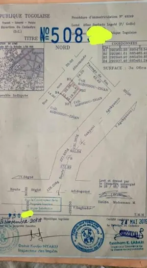 Vente d'un terrain à Sagbado Logote, demi-lot 300 m², clôturé, titre foncier personnel – 15 millions FCFA
