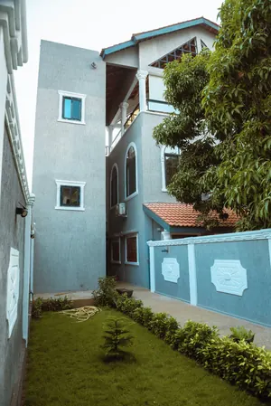 Vente d'une villa duplex meublée à Agodéké, 12 chambres, 600 m², titre foncier personnel – 250 millions FCFA — photo 20