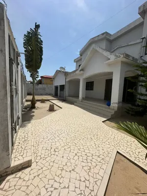Villa 6 chambres en vente à Baguida-Avépozo – 125 millions FCFA