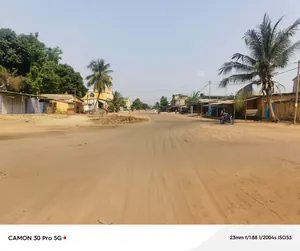 Terrain 10 lots en vente en angle de rue au bord du goudron à Totsi Glinkomé – 45 millions FCFA le lot (vente en bloc)