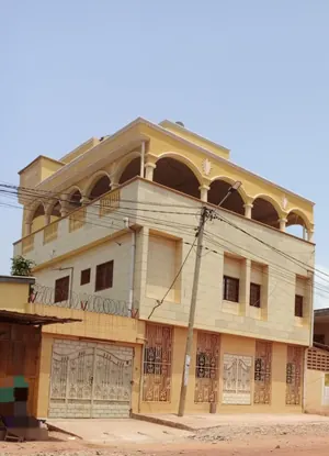 Immeuble R+3 à vendre sur la voie d'Agaza à Tokoin Séminaire, Lomé – 250 millions FCFA