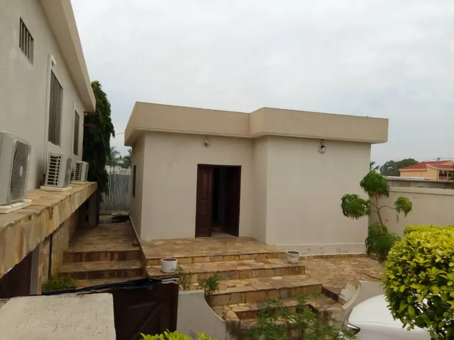 Villa souterraine 4 chambres en vente à Baguida côté plage – 280 millions FCFA