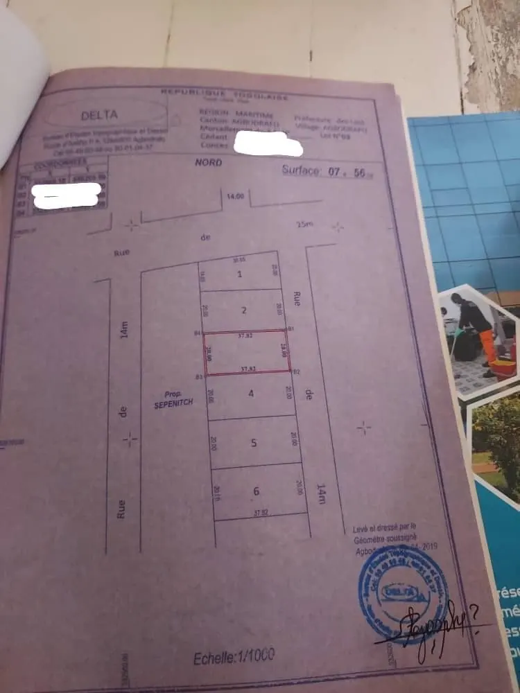 Terrain 1 lot et 1/4 en vente côté plage à Agbodrafo, à 50m de l'Hôtel Safari – 14 millions FCFA