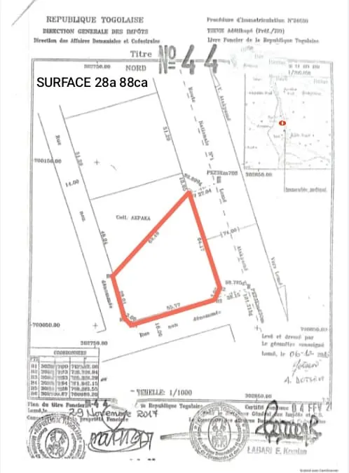 Terrain 2850 m² en vente en bordure du goudron à Adétikopé – 190 millions FCFA
