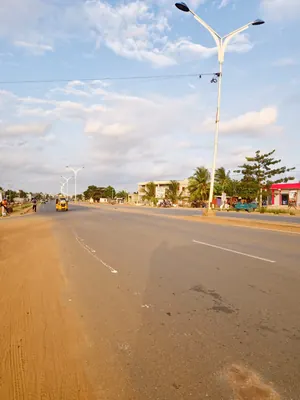 Vente d'un terrain au Rond-point Avinato (Légbassito), 1 lot, 559 m², titre foncier personnel – 35 millions FCFA — photo 2