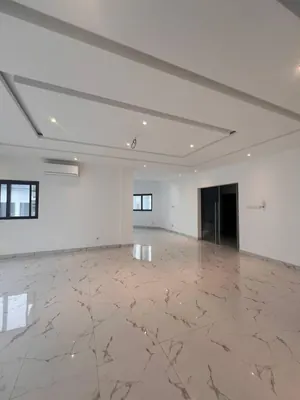Location d'une villa à Baguida Batovi, duplex avec piscine, 5 chambres, jardin et garage – 1 700 000 FCFA/mois — photo 9