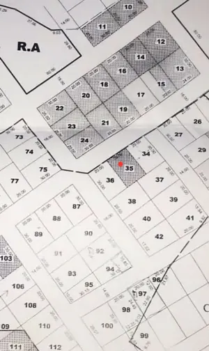 Terrain demi-lot 300 m² à vendre à Djagblé Klemé, près de l'église de Noumonvi – 8 500 000 FCFA