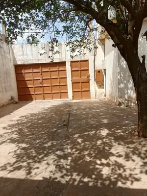 Vente d'une maison à Agoè Minamadou, 5 chambres sur 1 lot (600 m²), face grande voie, 2 bâtiments + 2 boutiques – 70 millions FCFA — photo 4