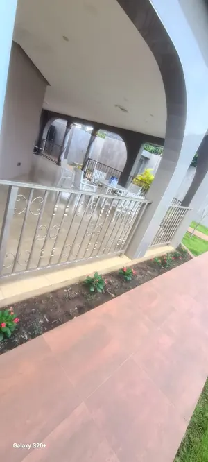 Villa 5 chambres en vente sur 1 lot et demi en angle de rue à Avedji Léo 2000 – 300 millions FCFA — photo 4