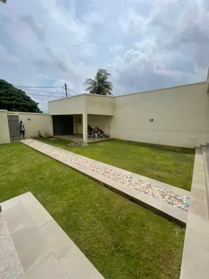 Villa meublée 3 chambres à louer à Attikoumé, proche du goudron – à partir de 500 000 FCFA/mois — photo 4