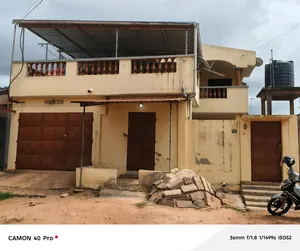 Maison 4 chambres à vendre à Totsi CEG, Lomé – 60 millions FCFA