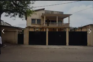 Villa 6 chambres sur 1,5 lot en vente à Kodjoviacopé à 150 m de la plage – 149 millions FCFA