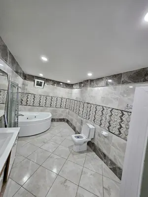 Villa standing avec piscine, jardin et rooftop à louer face à Supermarché Le Champion – 1 500 000 FCFA — photo 2