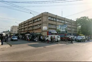 Immeuble 1000 m² en vente à Assivito, angle de rue – 1,2 milliard FCFA
