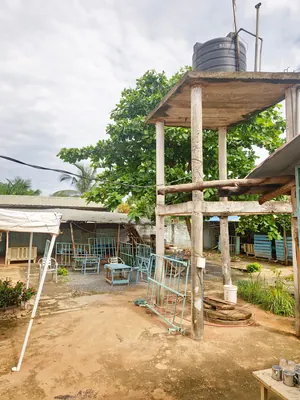Hôtel bar-auberge 4 chambres sur 674 m² en vente à Légbassito derrière La Poste – 45 millions FCFA