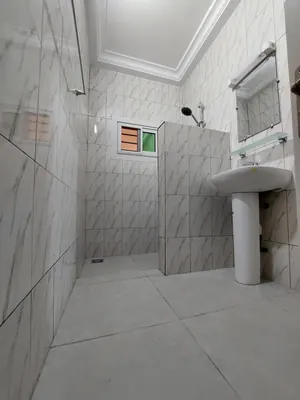 Villa meublée 4 pièces avec piscine et jardin à louer à Kpogan – 700 000 FCFA/mois — photo 4