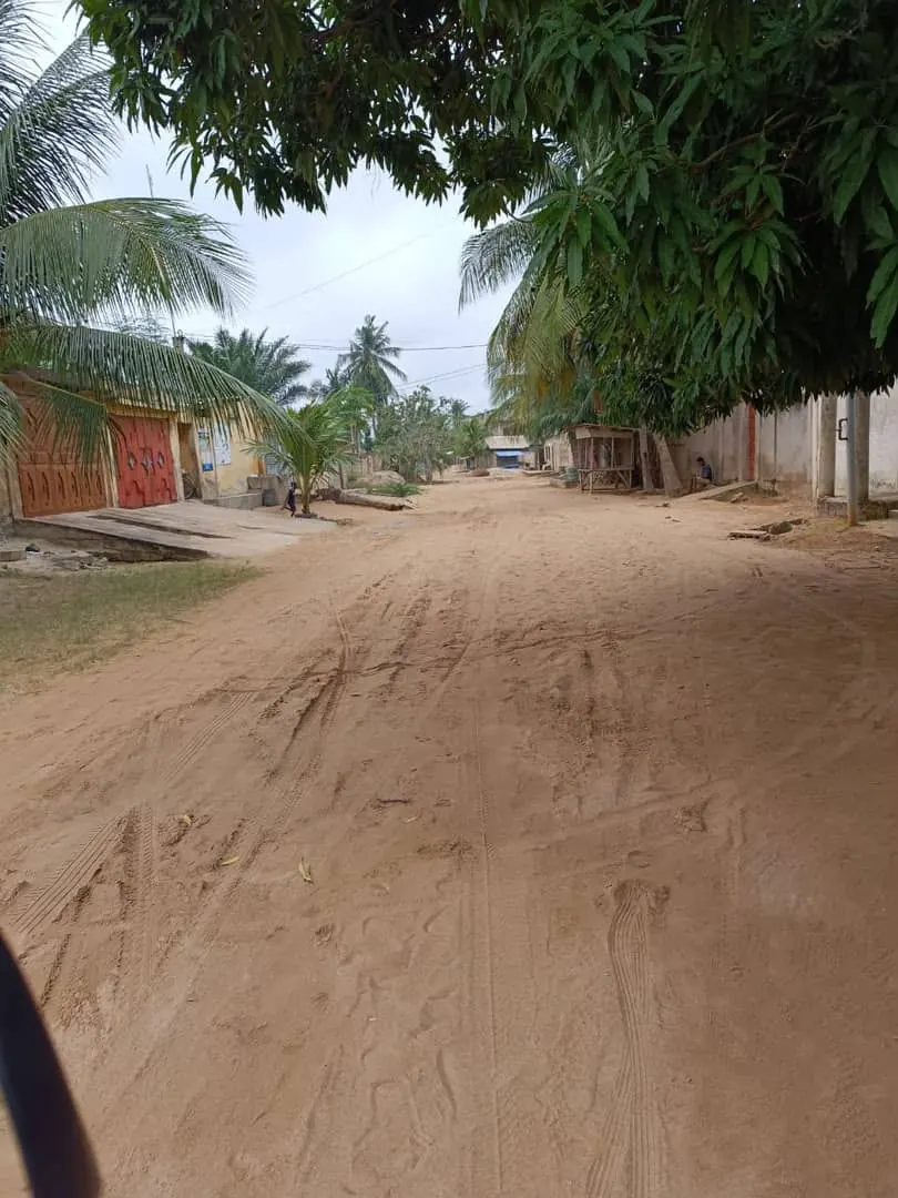 Terrain demi-lot 300 m² en vente à Adidogomé Attigangome – 13 millions FCFA