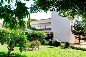 Villa duplex 12 pièces à vendre à Totsi sur 3 lots – 350 millions FCFA — photo 5